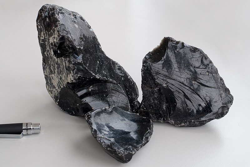 Plik:Hand Pieces of Obsidian.jpg