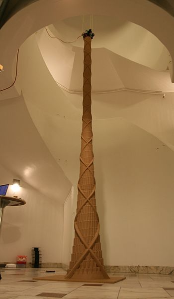 File:Hangprinter 4 meter tower.jpg