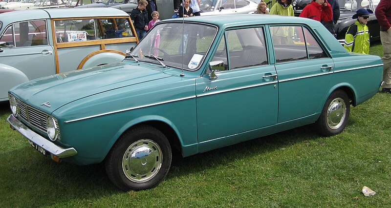 File:Hillman Minx Arrow type near Biggleswade.JPG