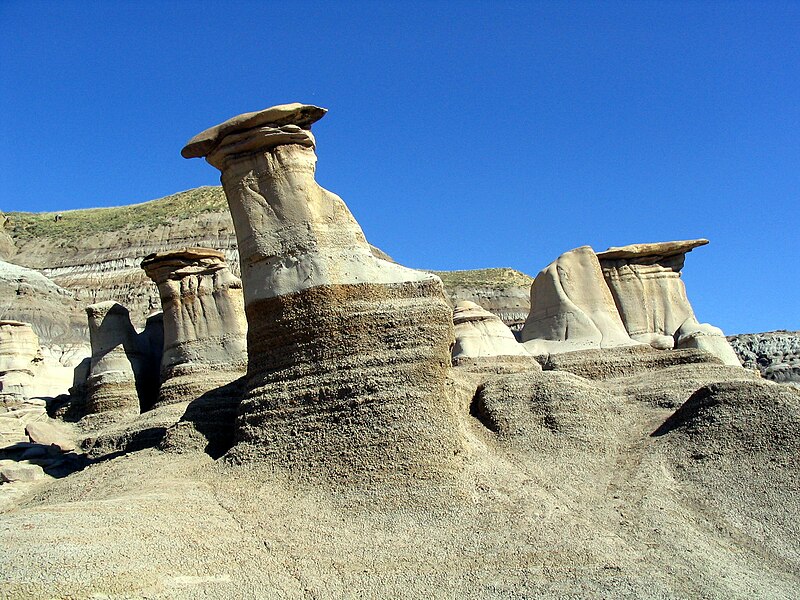 File:Hoodoos Drumheller.jpg