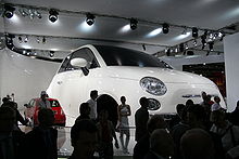 La 500 gigante, struttura realizzata per la promozione dell'auto nei vari saloni automobilistici del mondo.