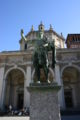 Statua bronzea all'imperatore Costantino.