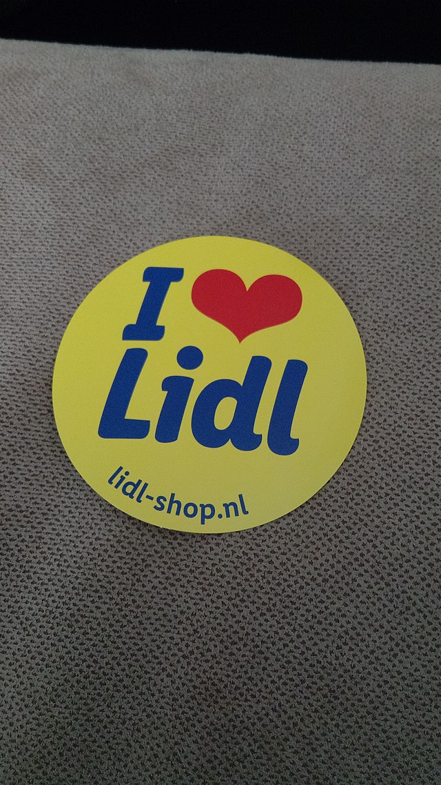 File:Lidl sneakers, Lidl Winschoten (2020).jpg - Wikimedia Commons