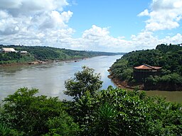 Iguazúfloden vid sammanflödet med Paranáfloden