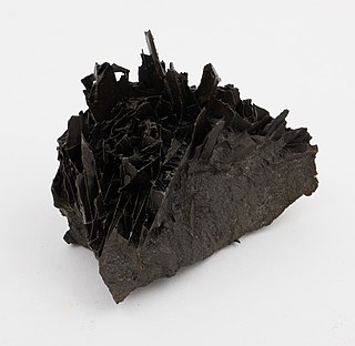 <span class="mw-page-title-main">Cementite</span> Compound of iron and carbon