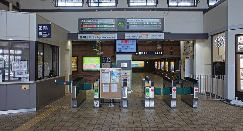 File:JR Hakodate-Main-Line Otaru Station Gates (20200724).jpg