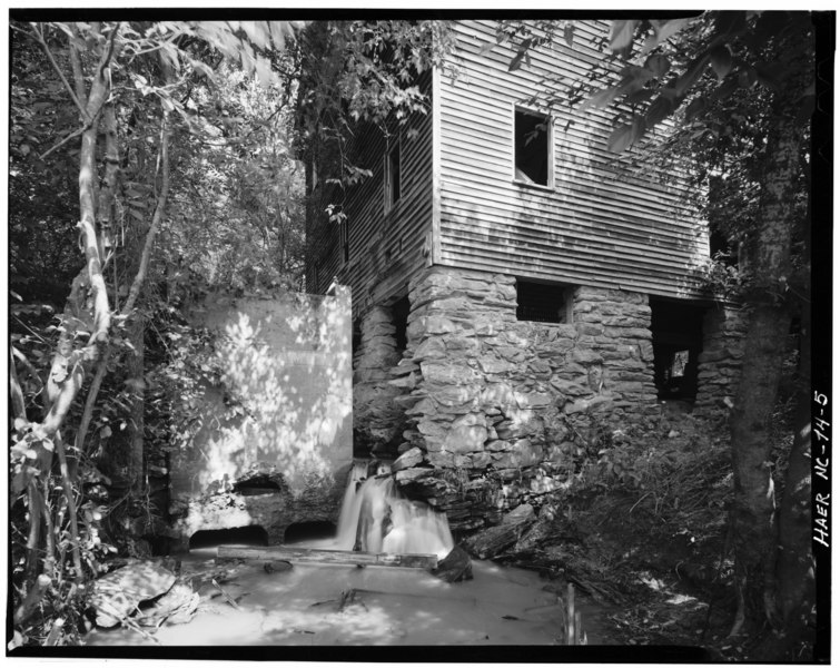 File:Jet Lowe, Photographer, June 1979. TURBINE PIT, TAILRACE, AND SOUTHEAST CORNER OF MILL. - Womack's Mill, Yanceyville, Caswell County, NC HAER NC,17-YANV.V,3-5.tif