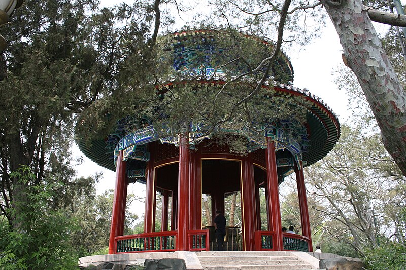 File:Jingshan Park Zhoushang Pavilion (9869367236).jpg