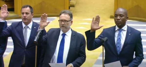 Steenhuisen (left), James Selfe (centre) and Mmusi Maimane being sworn in on 22 May 2019