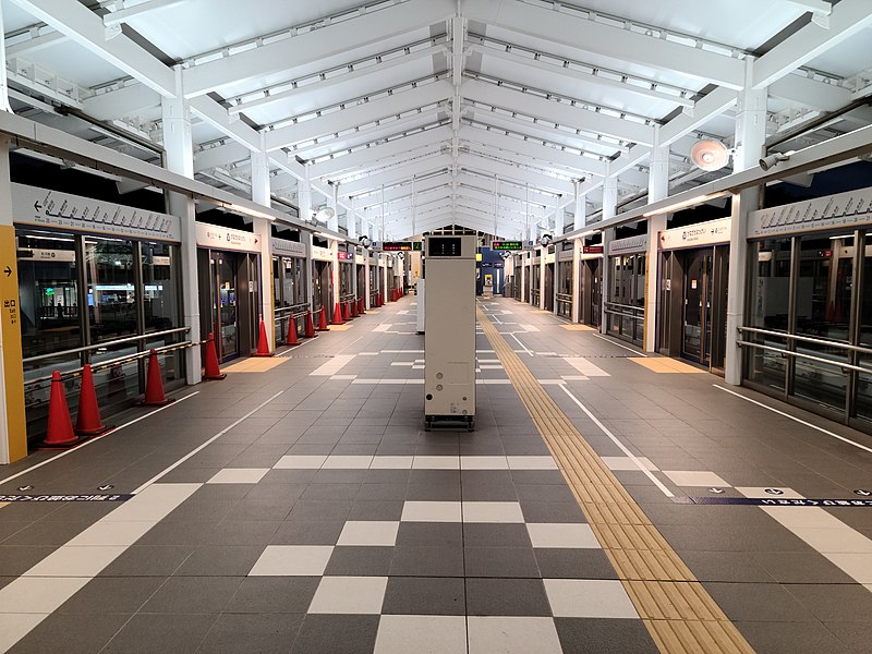 File:Kanazawa-hakkei Station Kanazawa Seaside Line platform.jpg