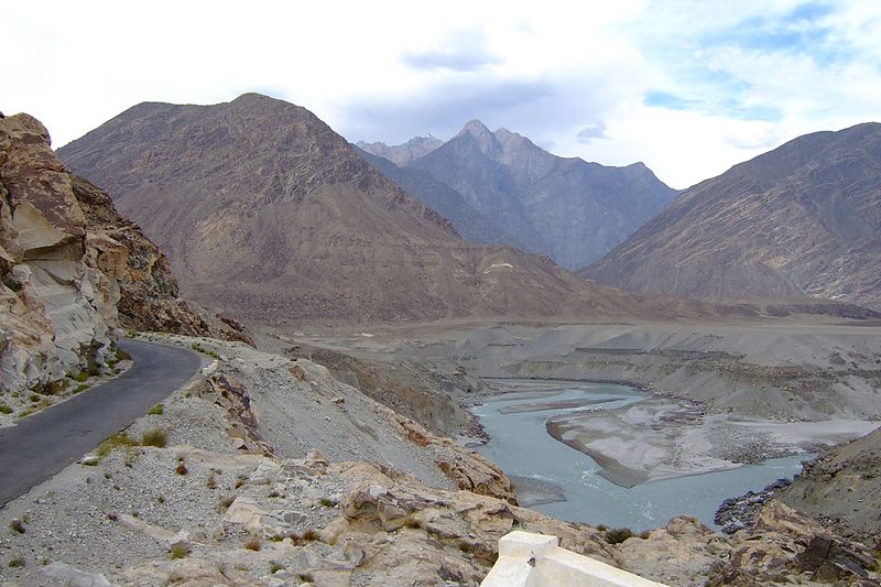 File:Karakoram Highway .jpg