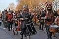 Kirchseeoner Perchtenlauf 2023-2024 in Osterseeon - Musikgruppe, in der Mitte Pentagramm