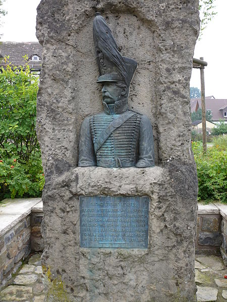 File:Korfes-Denkmal in Ottenstein.JPG