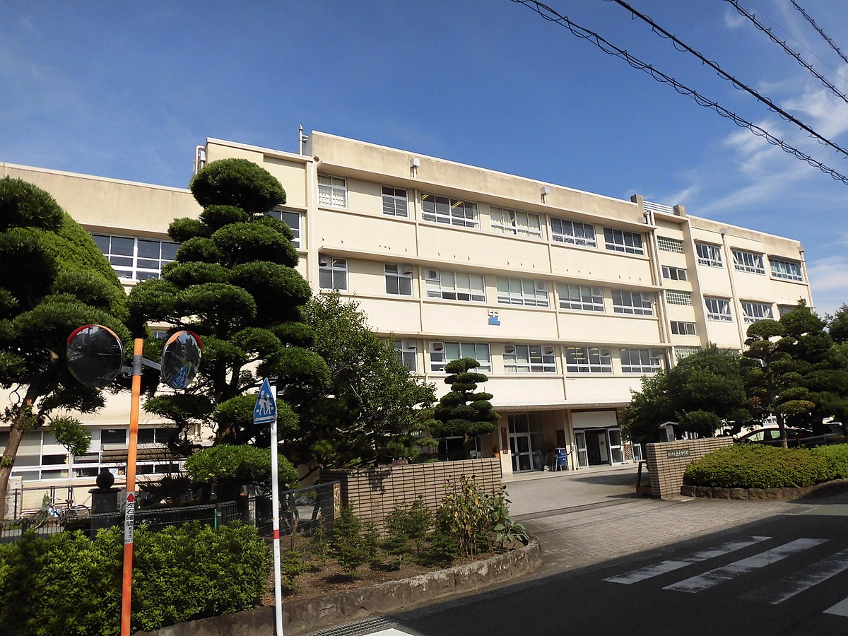 File Kumamoto Izumi Junior High School Jpg Wikimedia Commons