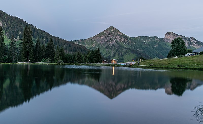 File:Lac des Mines d'Or 05.jpg