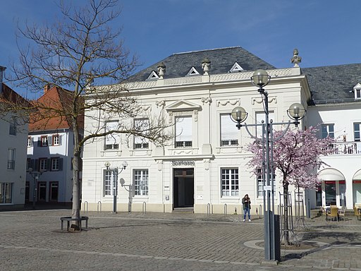 Landau Rathausplatz 1 Sparkasse 132