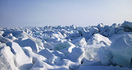 Oregelbunden packis på havet.