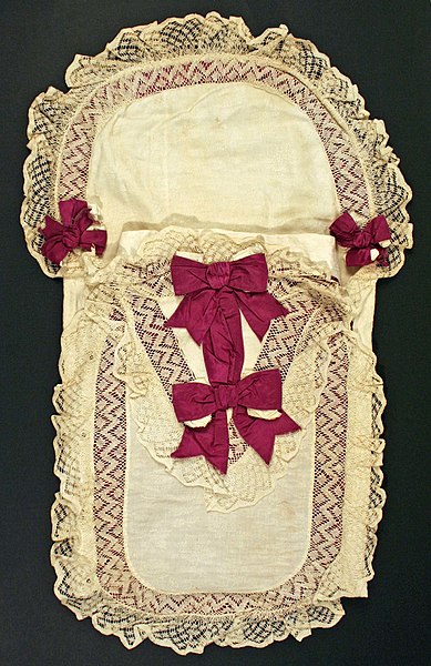 File:Layette MET CI43.19.4.jpg