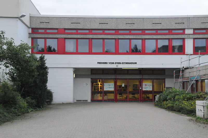 File:Leverkusen - Freiherr-vom-Stein-Gymnasium, Haupteingang.jpg