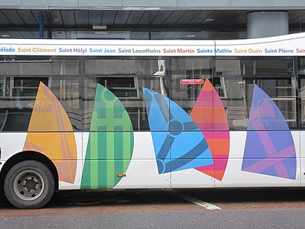 Buses display the 12 parish names in Jèrriais