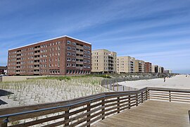 Building on Long Beach boardwalk