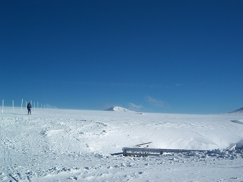 File:Lucni bouda, Schneekoppe Feb2008 - panoramio.jpg