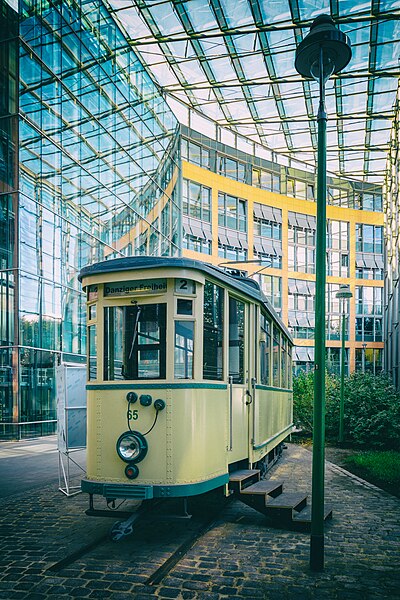 File:Münster, Stadthaus 3, Straßenbahn -- 2018 -- 0942 (kreativ).jpg