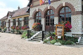 The town hall in Hondouville