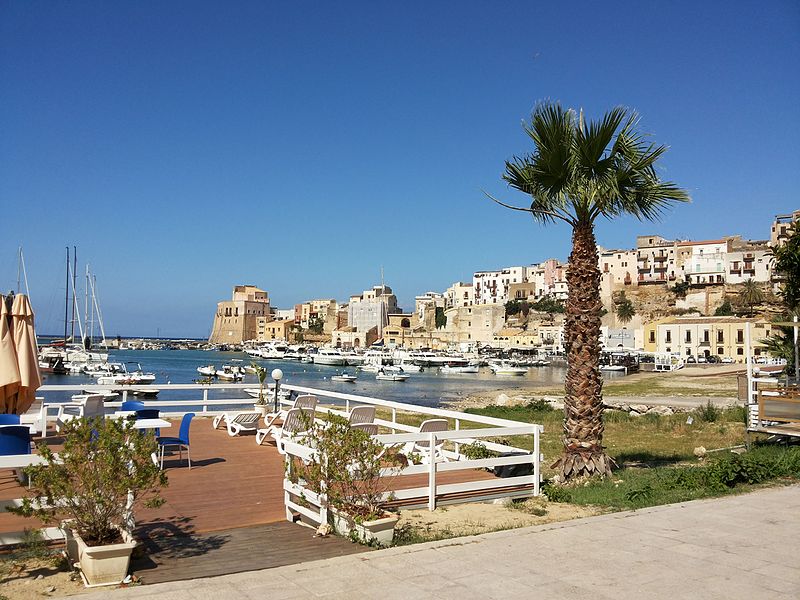 File:Marina di Castellammare del Golfo.jpg