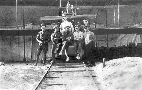 A Glenn Martin TT with Sergeant Broeckhuysen of the Royal Netherlands East Indies Army Air Force seated in the middle with factory mechanics (1917)