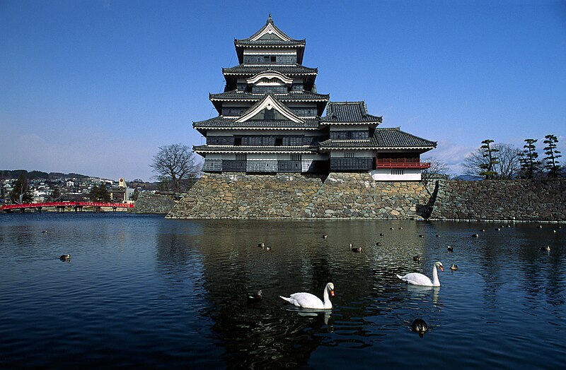 File:MatsumotoCastle1.jpg