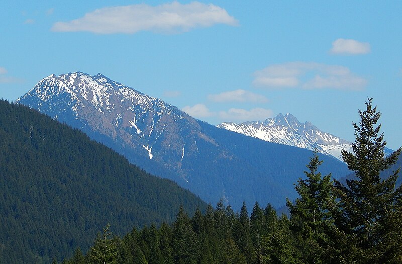 File:McKay Ridge and Azurite Peak.jpg