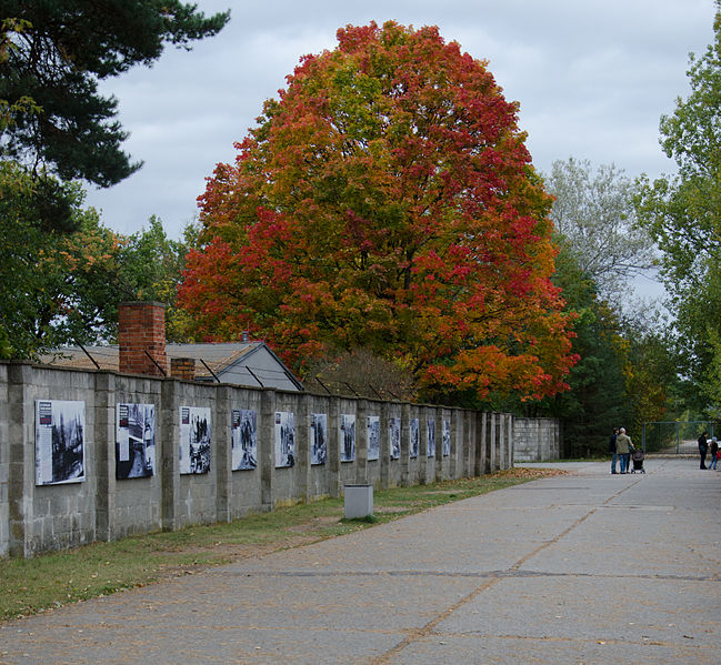 File:Memorial concentration camp sachsenhausen (8072045542).jpg