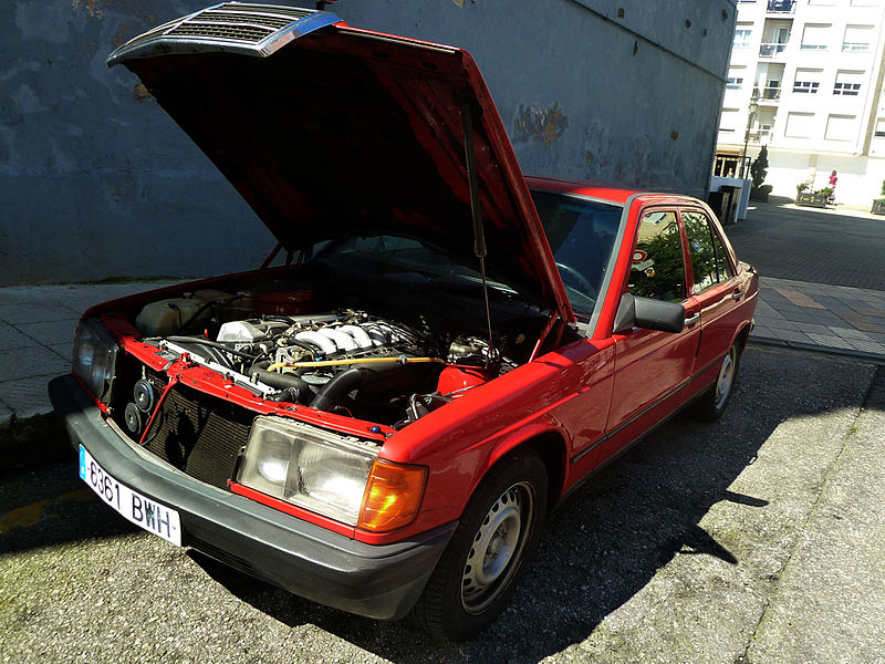 File:Mercedes 1900 2.5 (6129727410).jpg