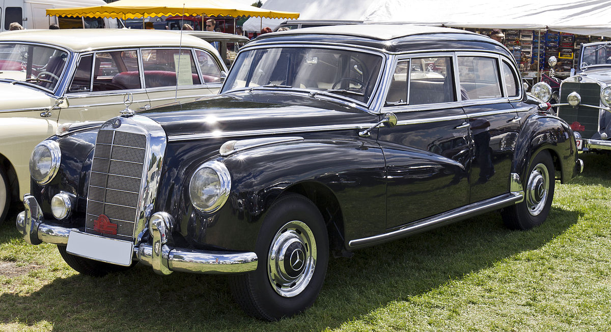 1200px-Mercedes_Benz_300_Limousine_front