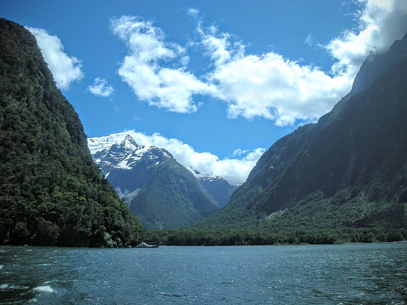 File:Milford Sound (New Zealand) - 10.jpg