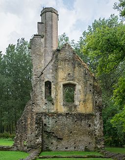 The south-east tower Minster Lovell Hall, south-east tower - 2016.jpg