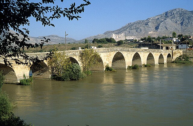 Ponte romana de Mopsuéstia sobre o rio Píramo