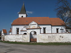 Farní kostel Nanebevzetí Panny Marie na Modré Hůrce.