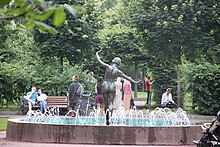 Moscow, Gorky Park fountains (36674354710).jpg