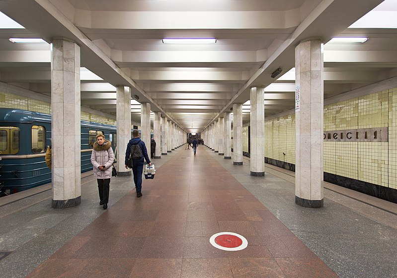 File:Moscow KolomenskayaMetroStation 0823.jpg