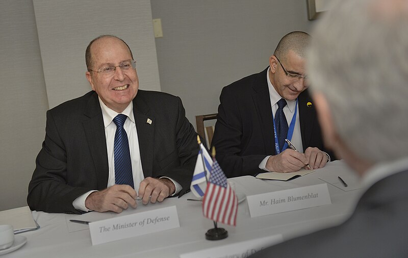 File:Moshe Ya'alon meets with Secretary of Defense Chuck Hagel at the Hailfax International Security Forum in Halifax, Canada. 131122-D-NI589-533 (10997394874).jpg