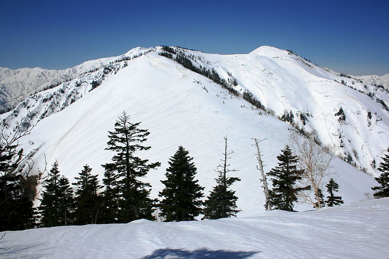 File:Mount Okusanpo from Mount Sanpokuzure 2011-04-10.jpg