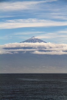 El Teide visto desde el nivel del mar. Esta fotografía permite hacerse una idea de como lo observaron los navegantes que pasaban por las islas.