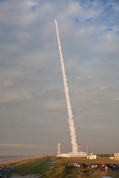 File:NASA Successfully Launches Suborbital Rocket from Wallops with Student Experiments (18526853724).jpg