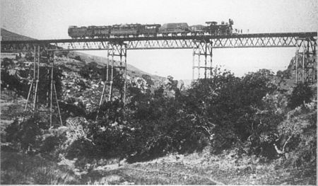 2-6-0T locomotive on the Inchanga viaduct, c. 1886 Natal 2-6-0T 1877.jpg