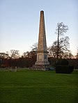 Obelisk, přibližně 250 metrů západně severozápadně od Stoke Rochford Hall