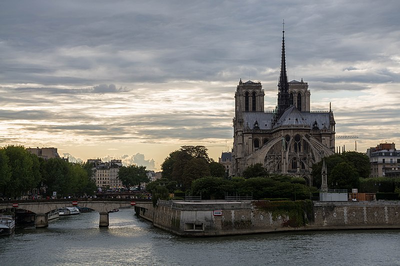 File:Notre Dame de Paris at dusk.jpg