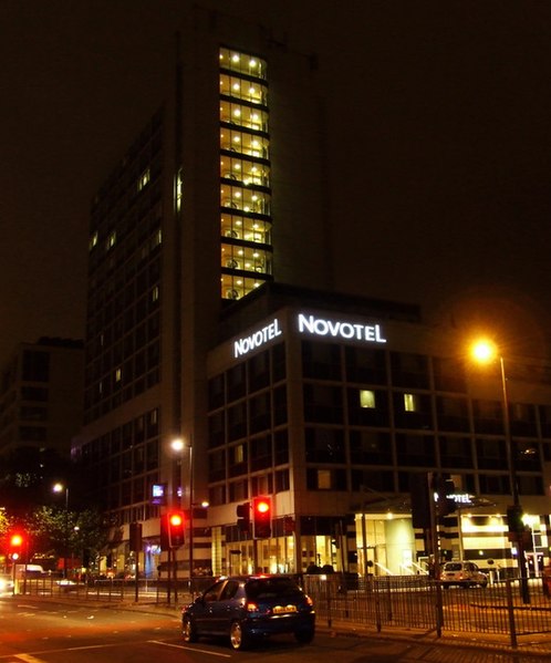 File:Novotel - geograph.org.uk - 2146716.jpg