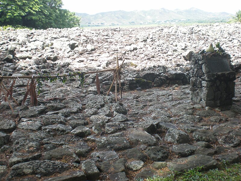 File:Oahu-Kailua-Ulupoheiau-top.JPG